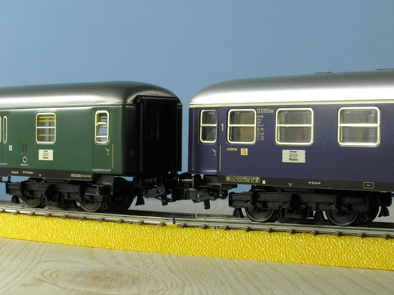 24 cm tin-plate coaches